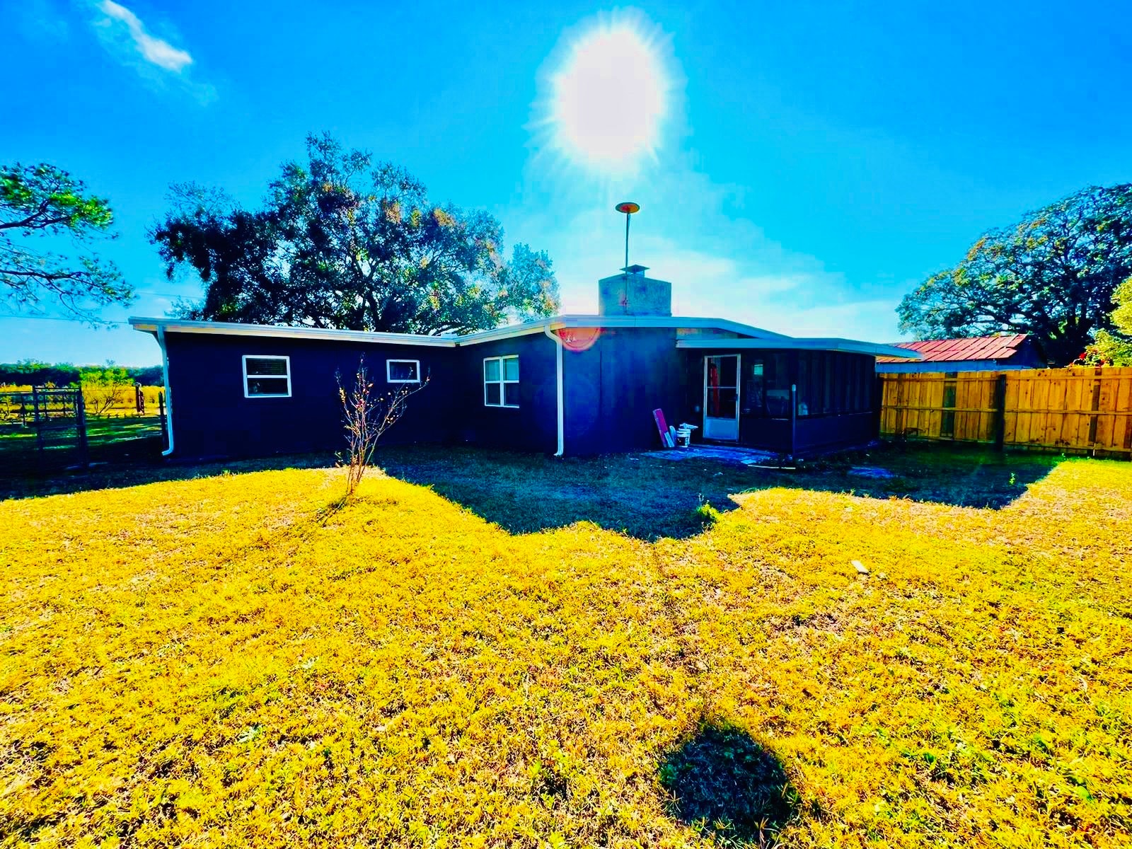 Back view - 1817 Demastus Ln