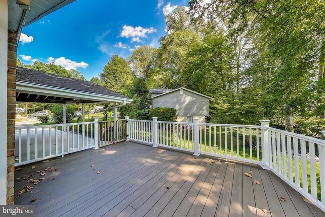 Building Photo - 5406 Parkvale Terrace