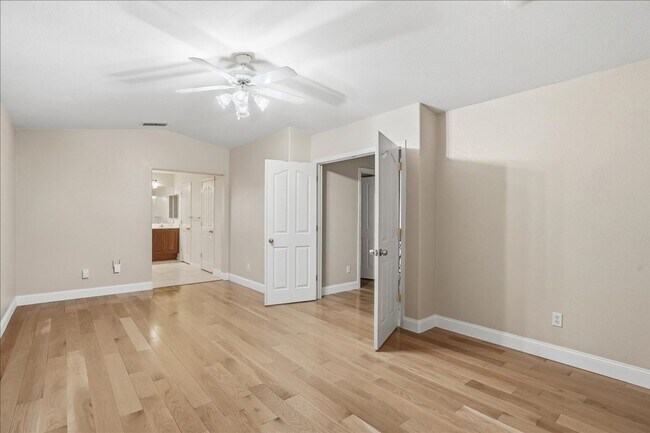 Building Photo - 70 Arches Cir