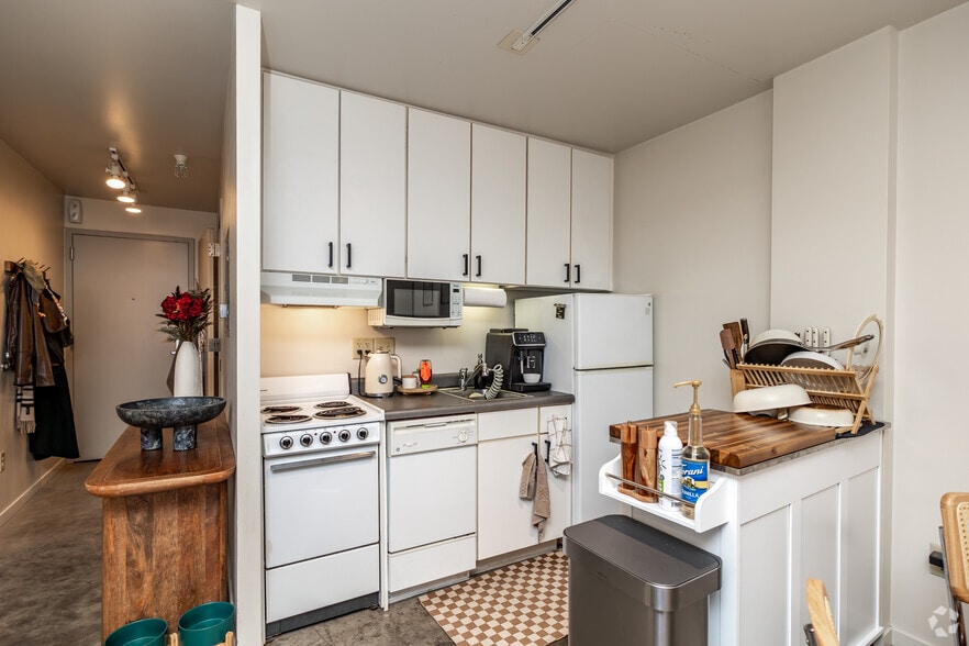 Studio - 590SF - Kitchen - Vogel House