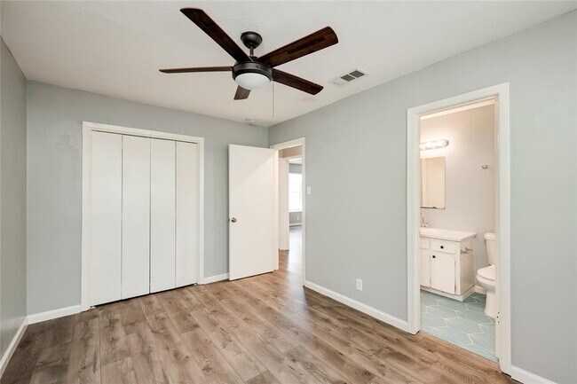 Building Photo - 838 N Meadows Dr