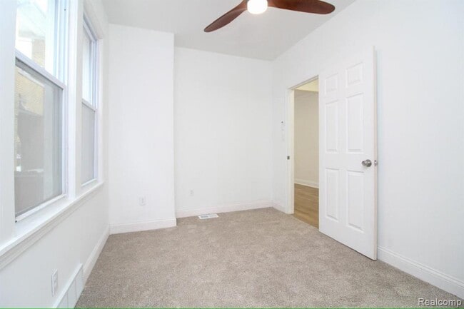 Building Photo - 2891 W Grand St