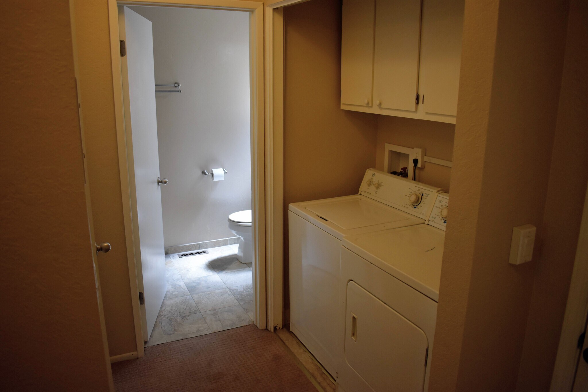 Building Photo - 3290 Rockview Pl