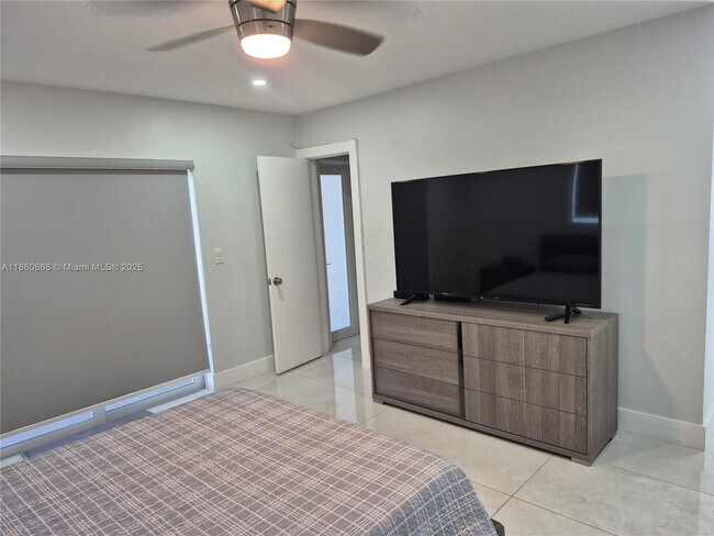 Building Photo - 4010 N Circle Dr