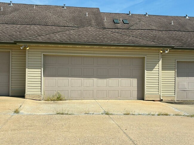Building Photo - 4207 Gladden Ln