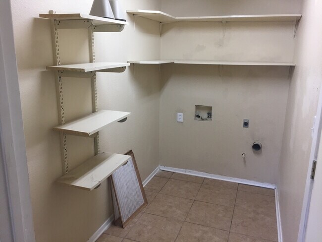 Building Photo - 3409 S Carolina Dr