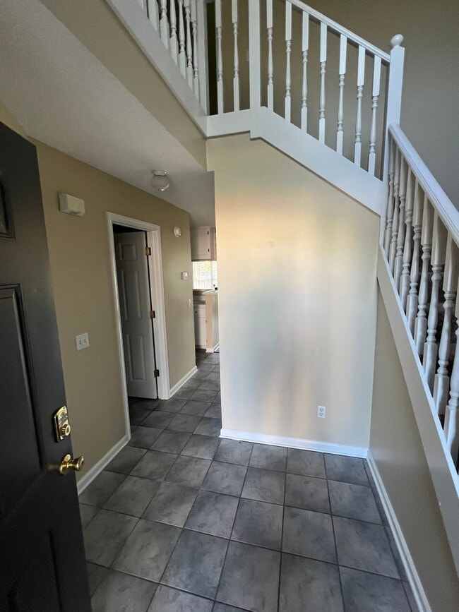 Building Photo - 176 Woodmere Dr