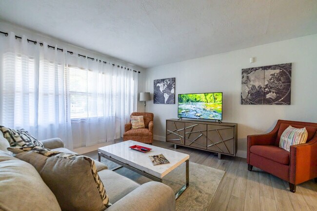 Primary Photo - 208 Woodbine Ave