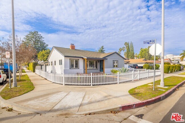 Building Photo - 6701 Noble Ave