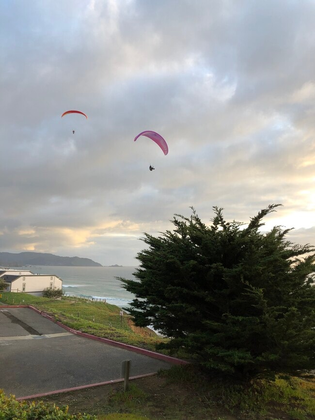 Building Photo - The Pearl of Pacifica