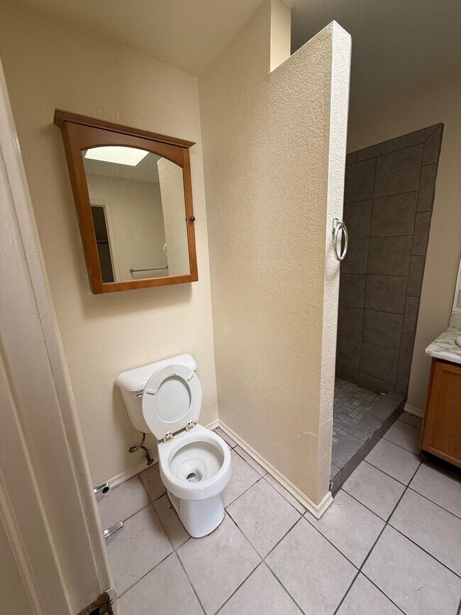 Building Photo - Beautiful home in great Area