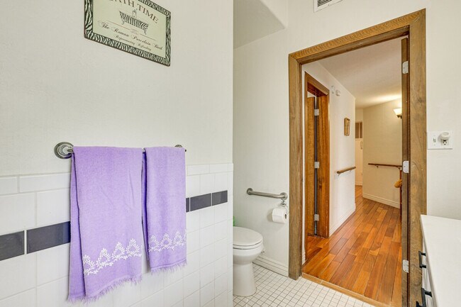 Building Photo - 107 W Windsor Ave