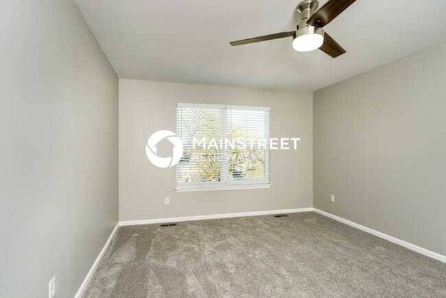Building Photo - 3 Bedroom Pet-Friendly Home in Jeffersonville, IN with Main Street Renewal