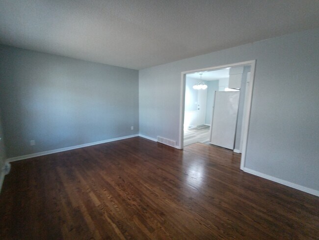 Building Photo - 1509 W Waldo Ave