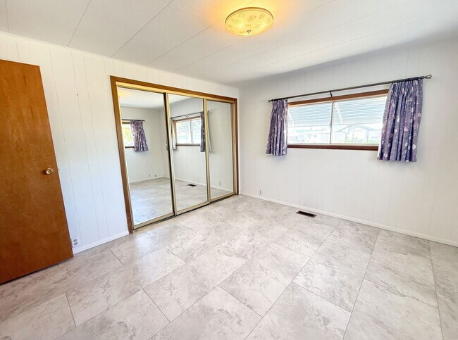 Building Photo - 10675 N Kilimanjaro Ave