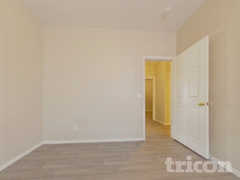 Building Photo - 7329 W Darrel Rd