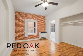 Building Photo - Inviting Studio with Hardwood Style Floors...