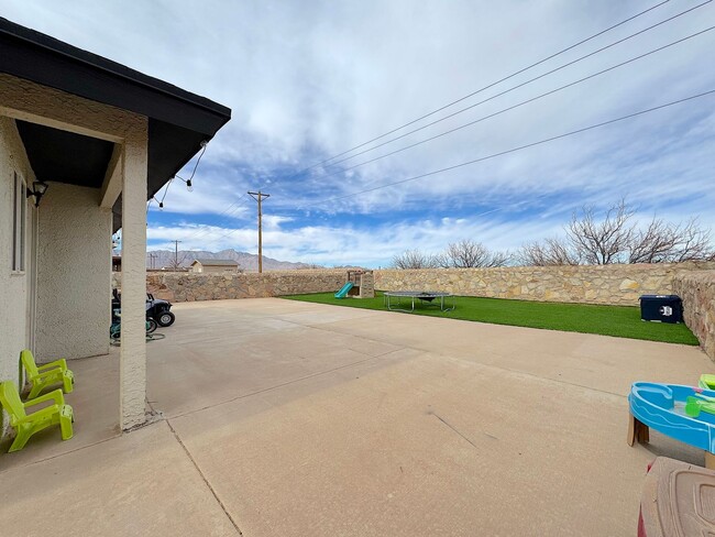 Building Photo - Northeast El Paso 4 Bed Refrig A/C