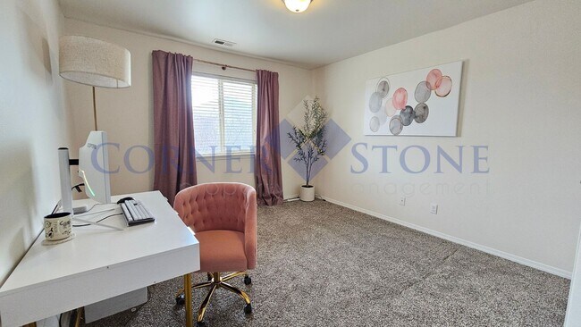 Building Photo - Fantastically Located Home in Boise!