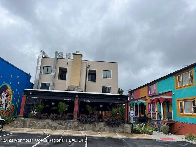 Building Photo - 191 Shrewsbury Ave