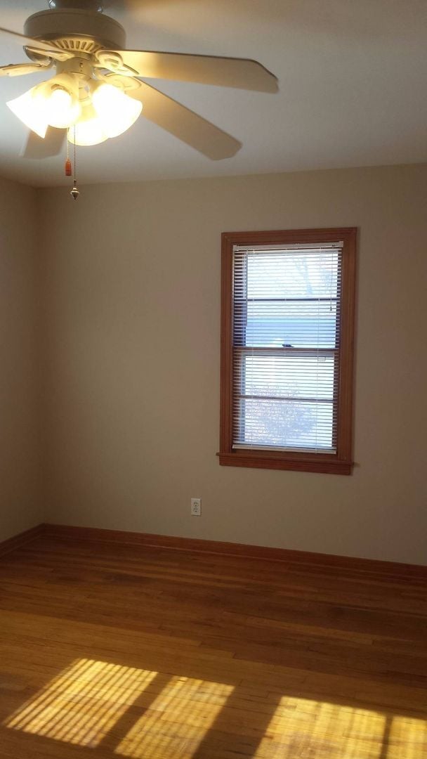 Building Photo - 3 Bedroom, 1.5 Bathroom House with Detached Double Garage