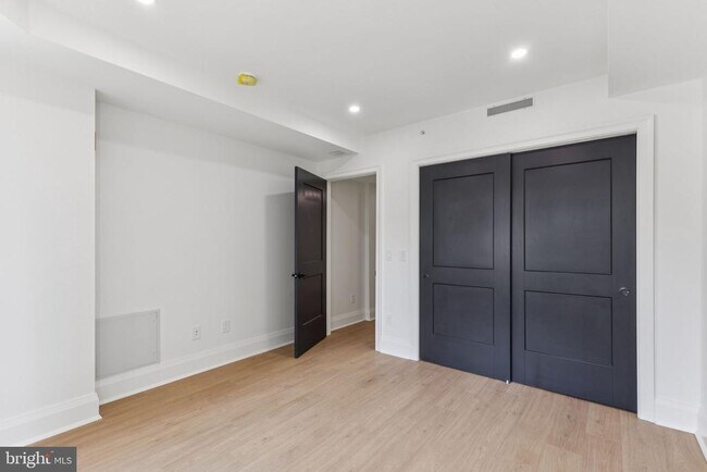 Building Photo - 135 S 19th St