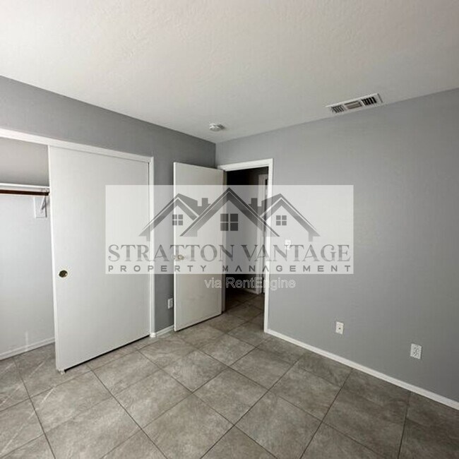 Building Photo - 12220 W Scotts Dr