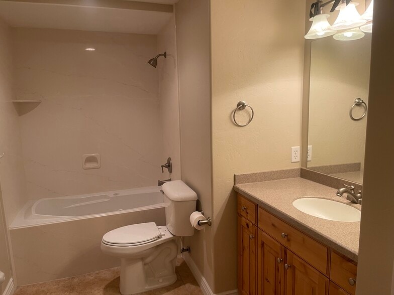 Building Photo - 143 E Box Elder Dr