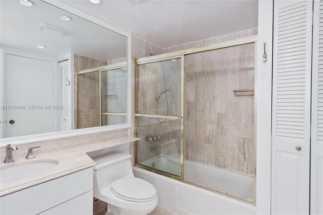 Building Photo - 2 Grove Isle Dr