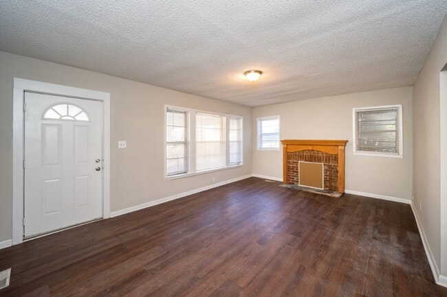 Building Photo - Charming Renovated 3-Bedroom Home in Dora!