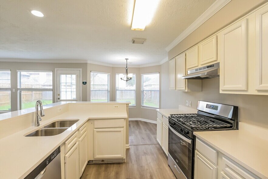 Building Photo - 8530 Wild Basin Dr