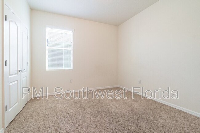 Building Photo - 5928 Silver Palm Blvd