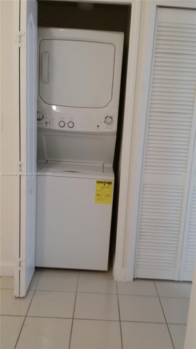 Building Photo - 1536 SE 26th St