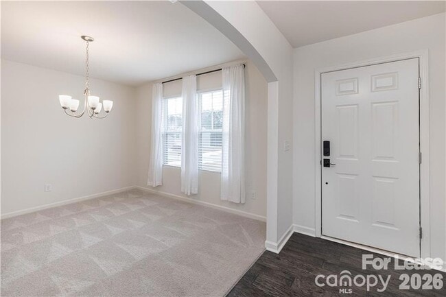 Building Photo - 824 Yorkshire Dr