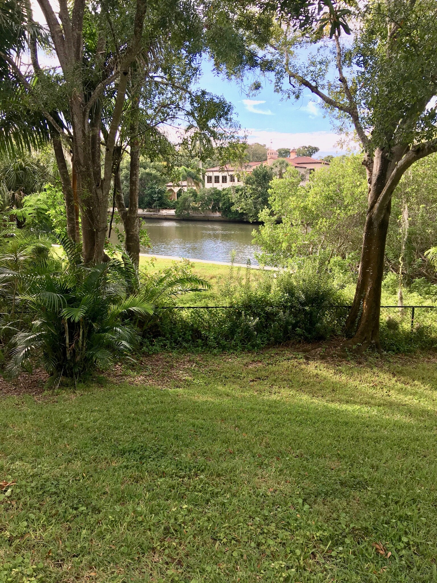 Park like setting - 850 S Tamiami Trl