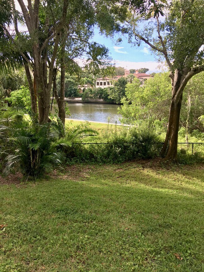 Park like setting - 850 S Tamiami Trl