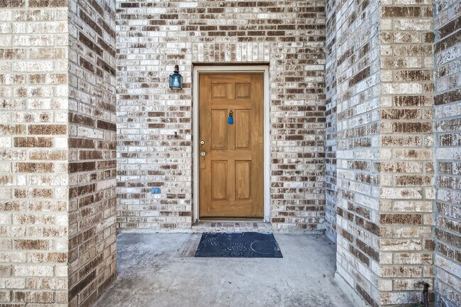 Building Photo - 5719 Clerkenwell Dr