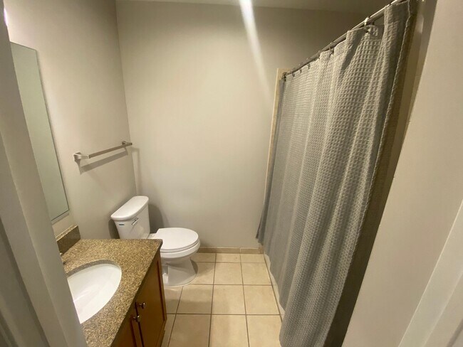 Building Photo - Open And Updated One Bedroom Apartment At ...