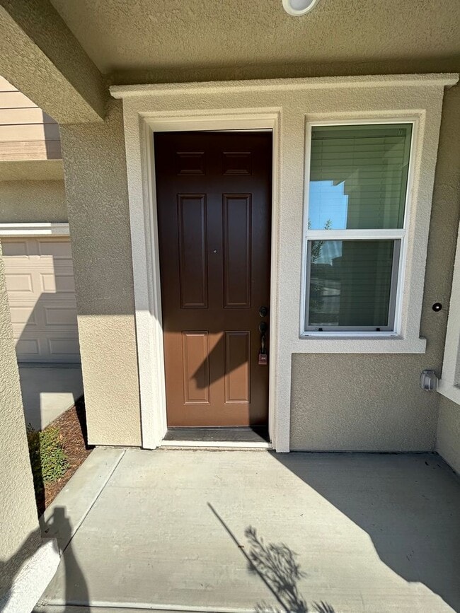 Building Photo - Beautiful Newer 4 Bedroom Home in Aspen-Sequoia Trails with Solar!