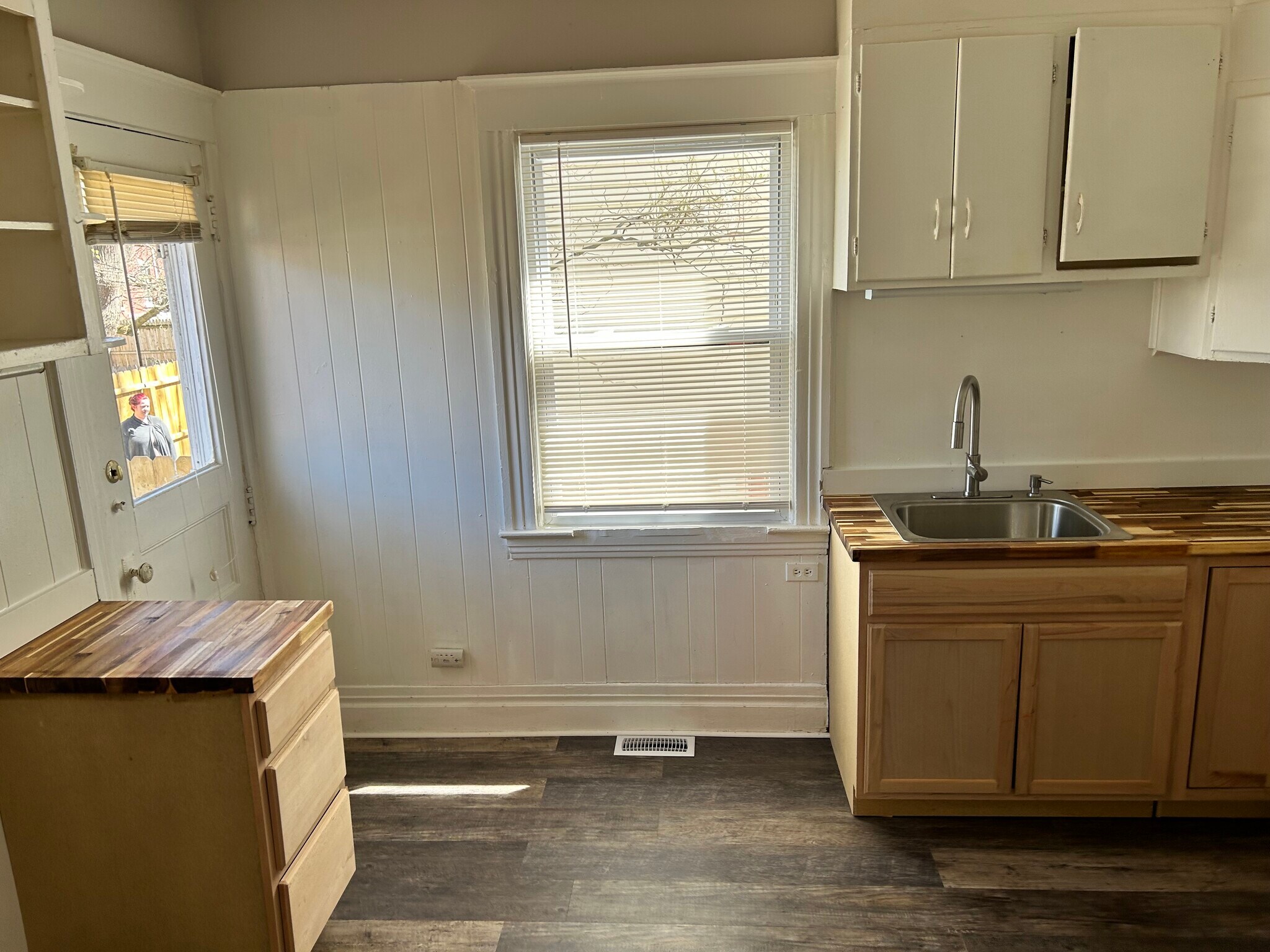 Building Photo - 16 Goebel Place