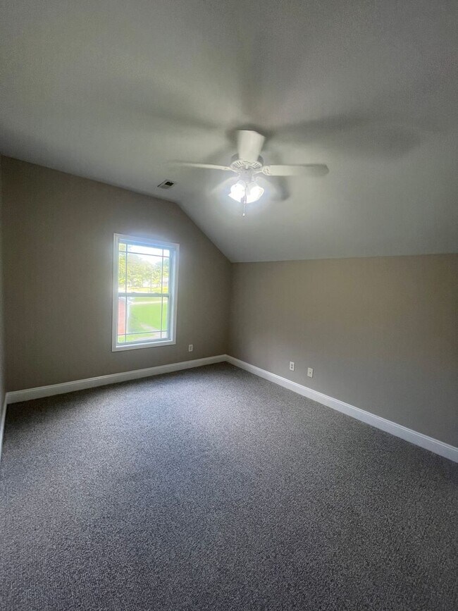 Building Photo - 128 Bentwood Cir