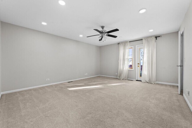 Building Photo - Updated 2-Story Home in Desirable Deerpath Subdivision - Available Immediately.