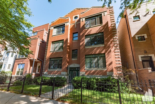 Building Photo - 1940 W Diversey Pky