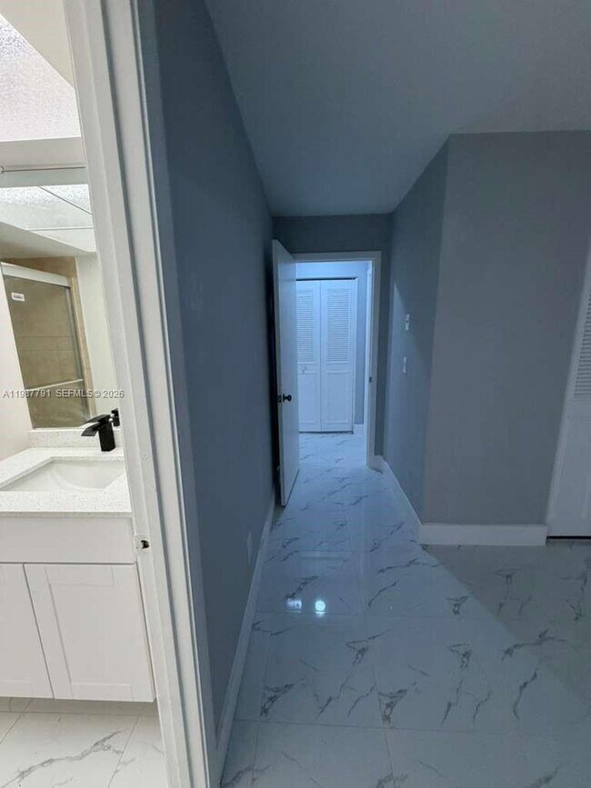 Building Photo - 4030 School Cir