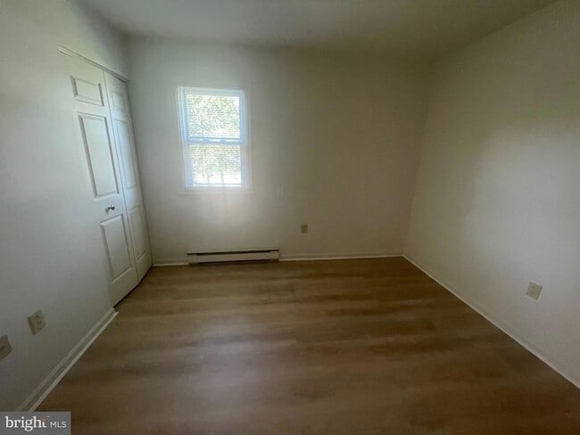 Building Photo - 209 Cross Keys Dr