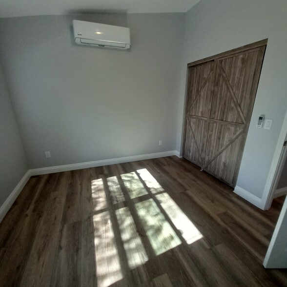 Bedroom with adjoining bathroom - 3640 Catalina Dr