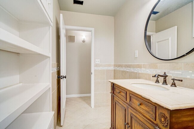 Building Photo - Welcome to this beautiful 3-bedroom, 2-bat...