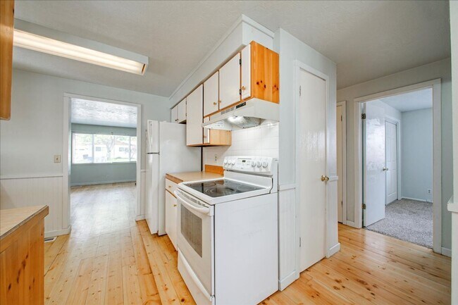 Building Photo - Desirable SE Boise Home Minutes From BSU!