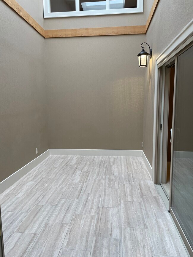 Building Photo - 441 State St