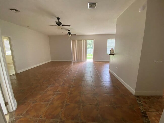 Building Photo - 1004 Pine Tree Dr